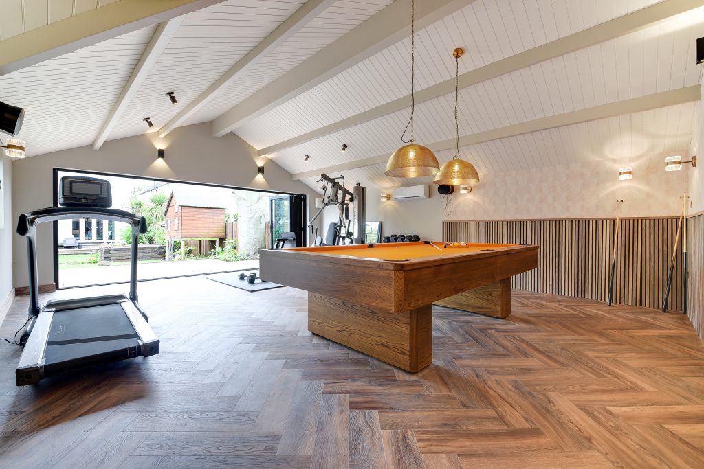 TOM_6359 Garden room with games area in London