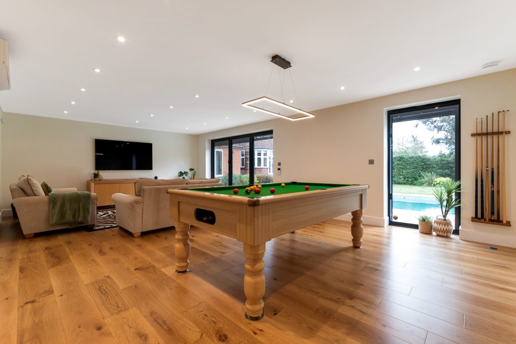 garden room with games room