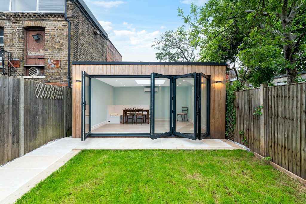 TOM_4703 small bespoke garden room