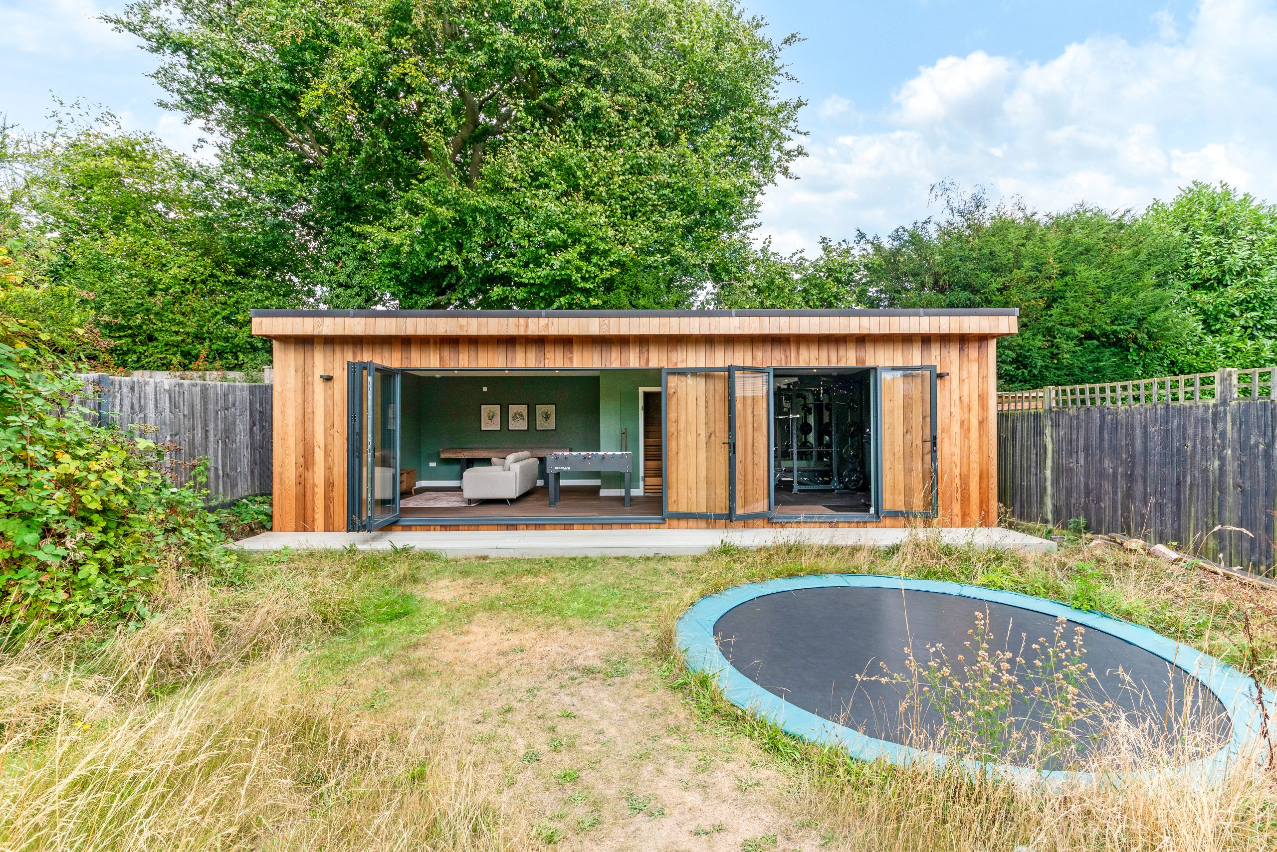 garden room with fitness area