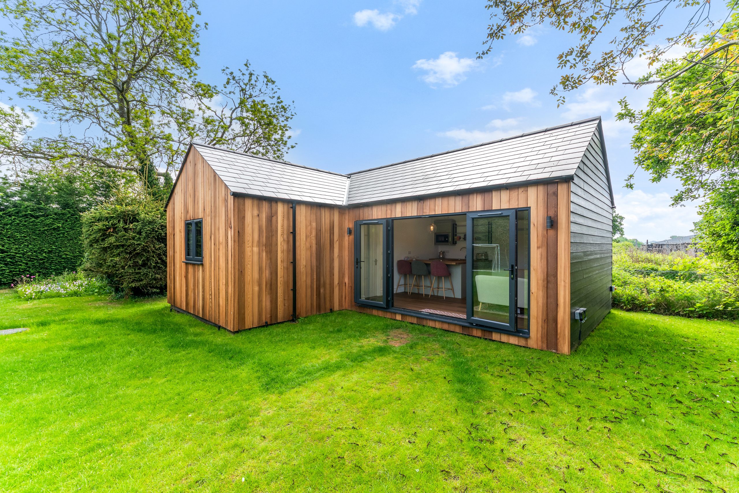 L-shaped gharden room