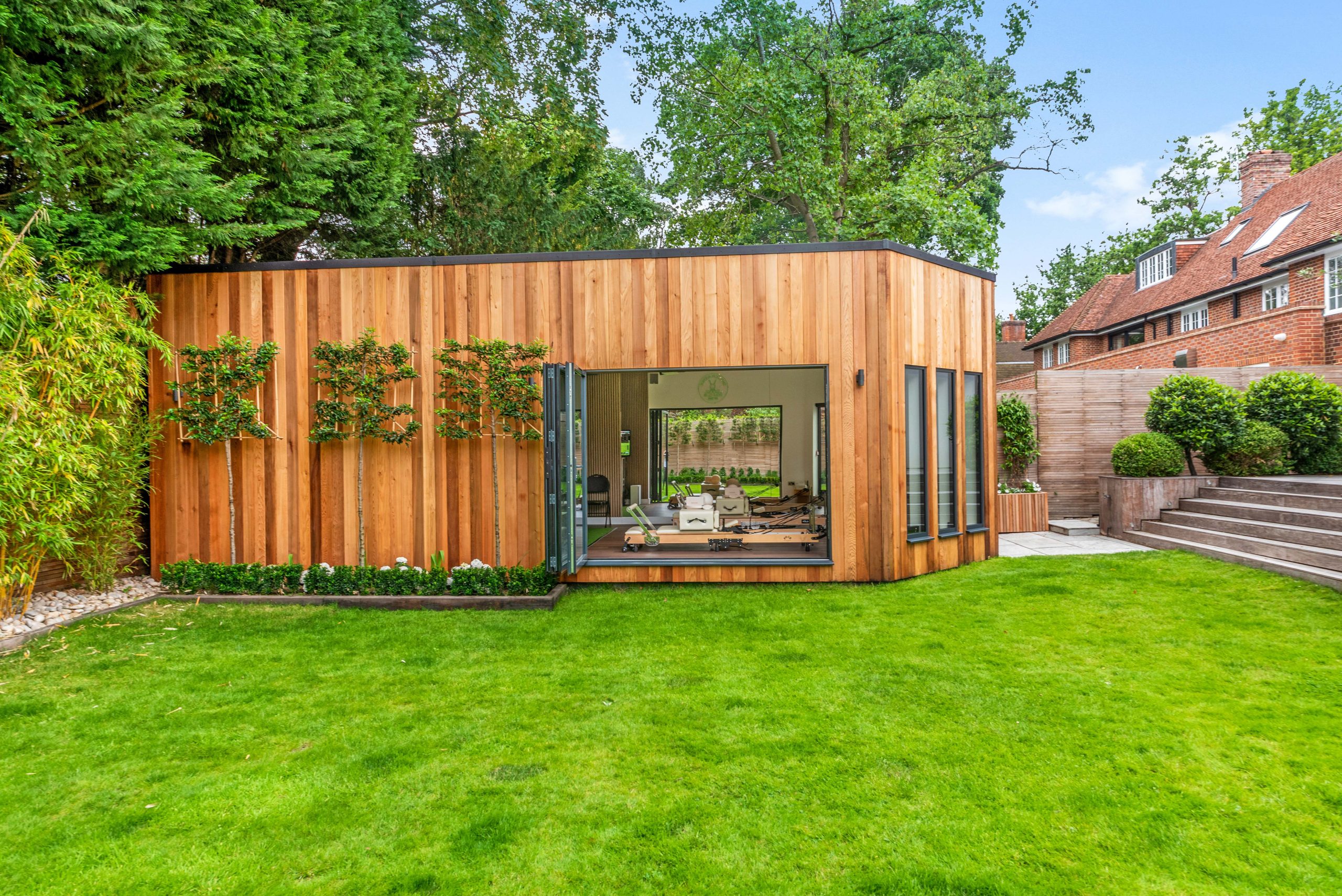 Bespoke Garden Room with Golf Simulator & Home Workout SpaceHaringey, North London